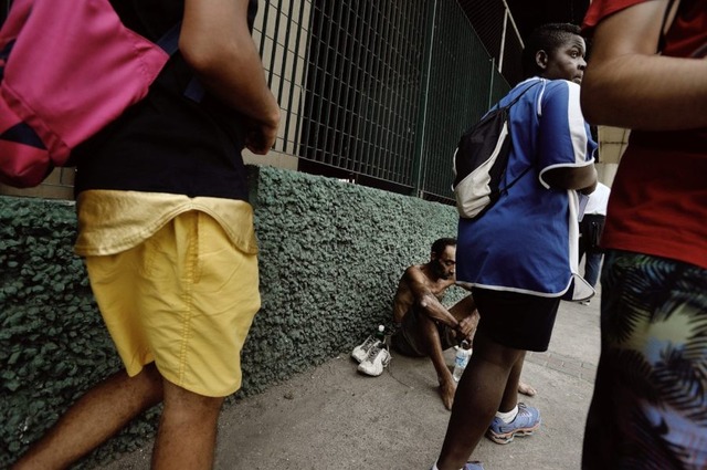 Photographic project homeless drug alcohol addicted Sao Paulo viaduct Machado Nilson Garrido